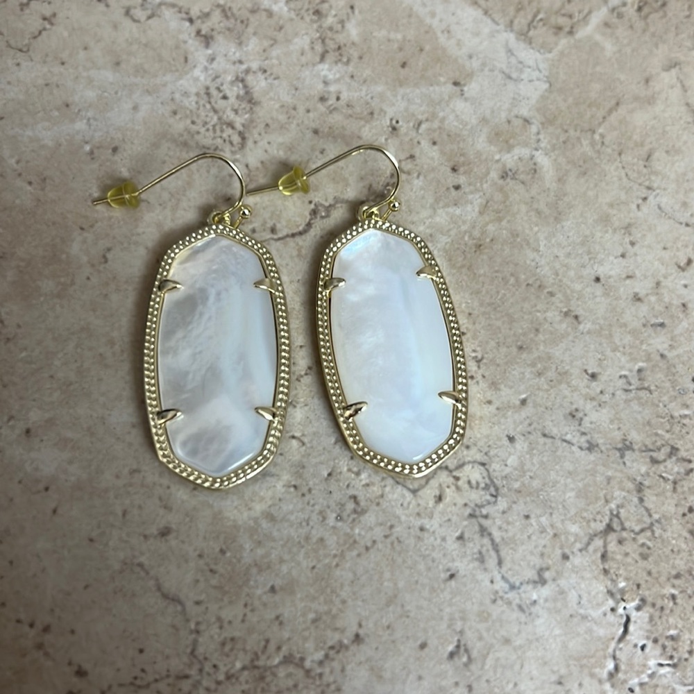 Kendra Scott Elle earrings in gold and ivory mother of pearl